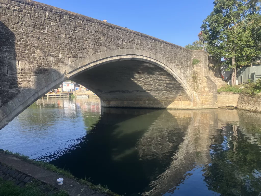 Bridge over water in Abingdon on Thames. © Rose Ernst, 2023.